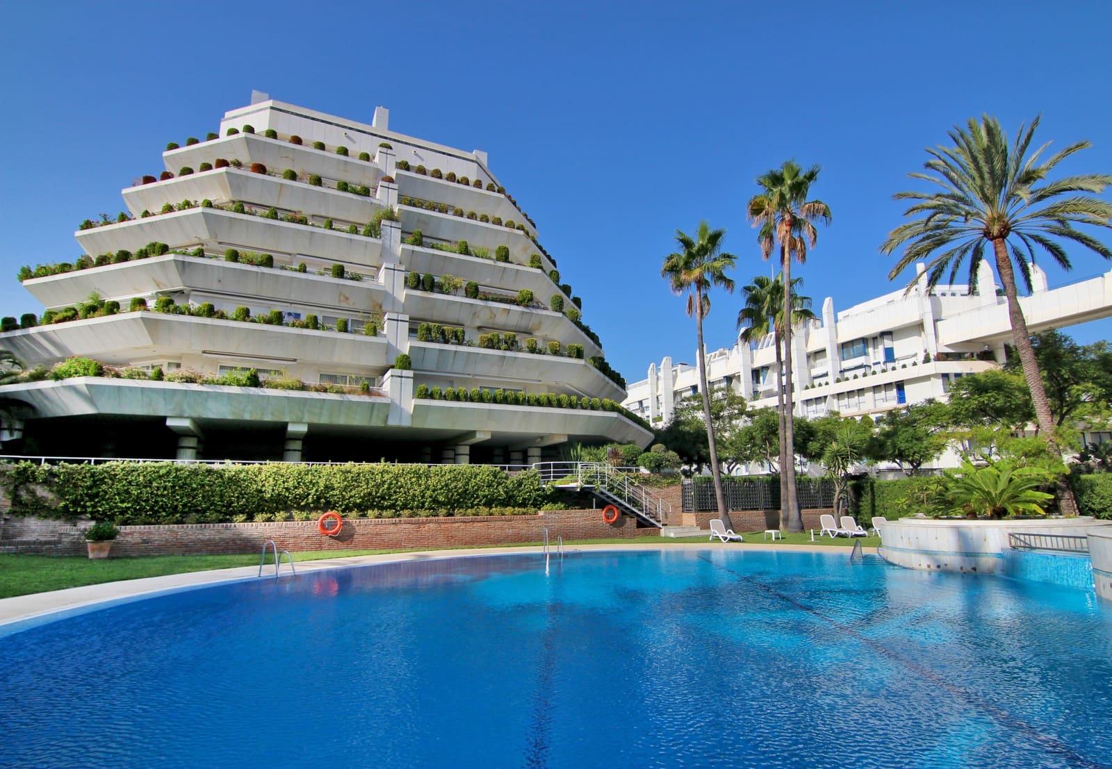 4 bedroom Apartment for sale in Marbella with pool garage - € 2,650,000 (Ref: 9232843)