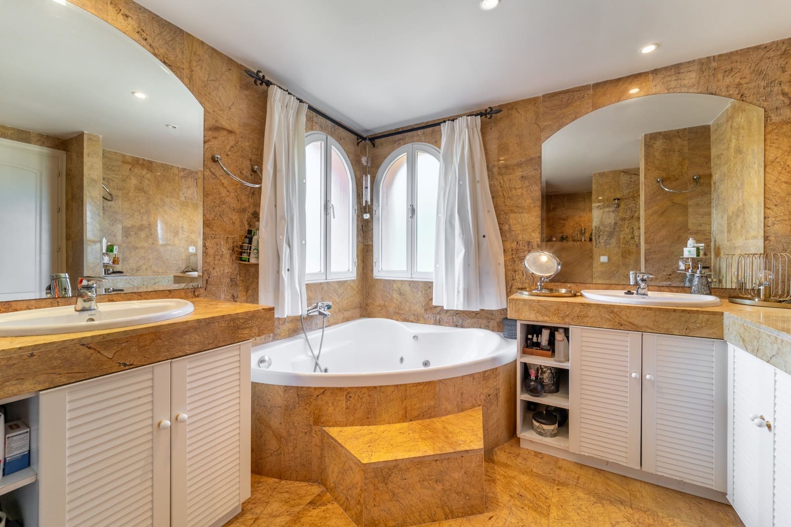 Chalet de 4 habitaciones en Marbella en venta con piscina garaje - 3.750.000 € (Ref: 9232844)