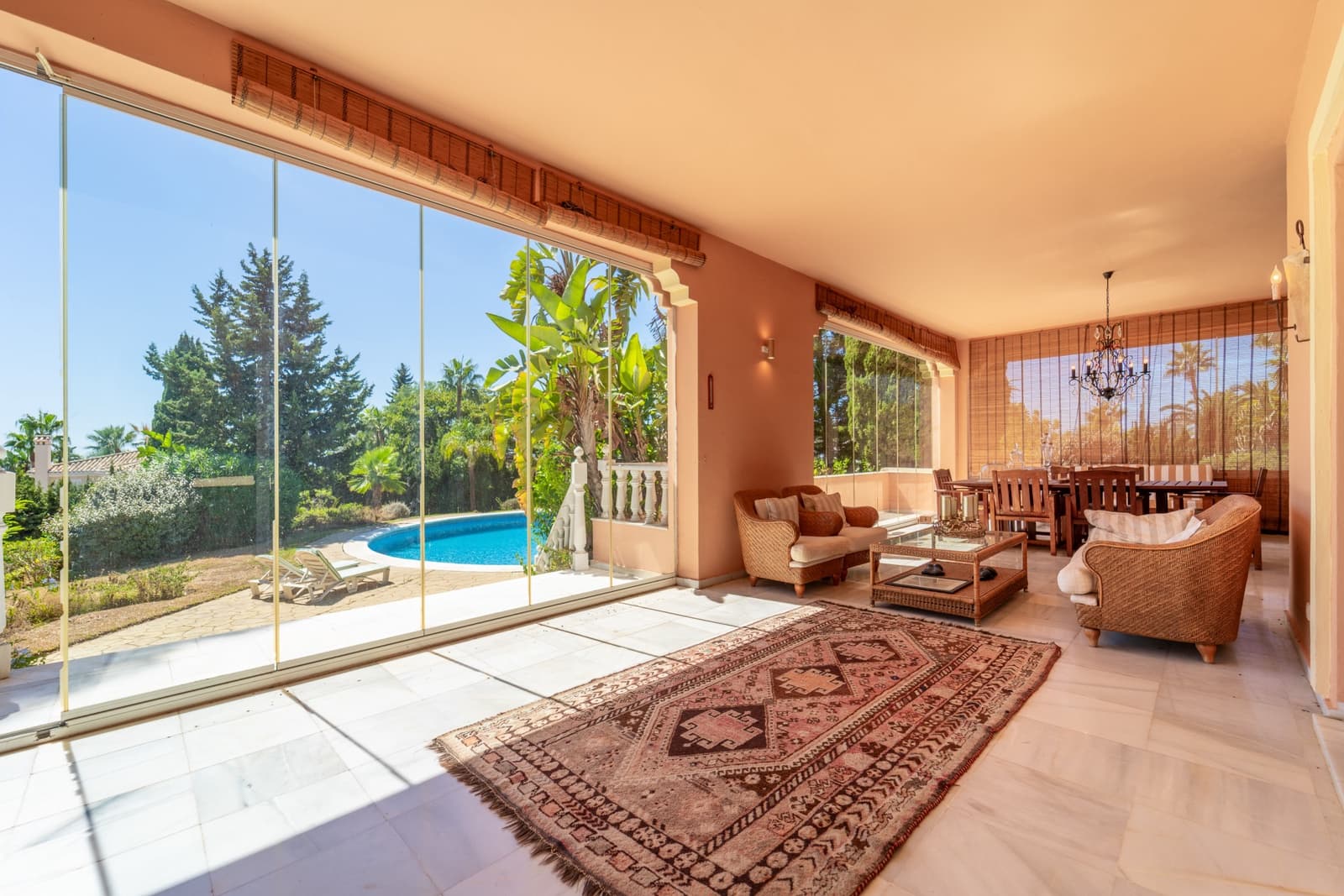 Chalet de 4 habitaciones en Marbella en venta con piscina garaje - 3.750.000 € (Ref: 9232844)