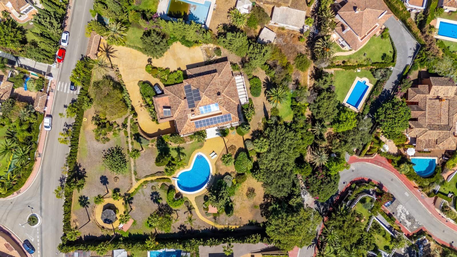 Chalet de 4 habitaciones en Marbella en venta con piscina garaje - 3.750.000 € (Ref: 9232844)