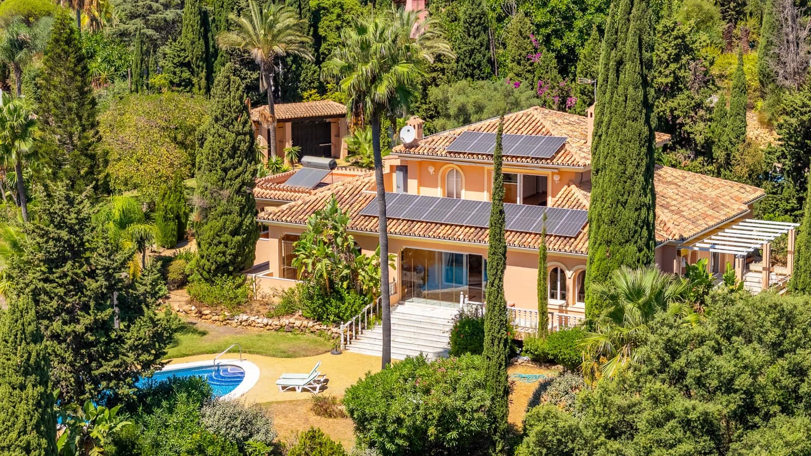 Chalet de 4 habitaciones en Marbella en venta con piscina garaje - 3.750.000 € (Ref: 9232844)