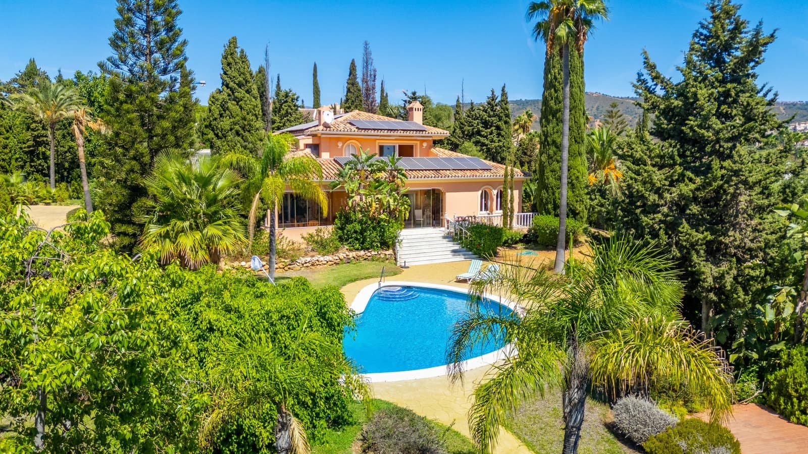 Chalet de 4 habitaciones en Marbella en venta con piscina garaje - 3.750.000 € (Ref: 9232844)