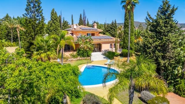 Chalet de 4 habitaciones en Marbella en venta con piscina garaje - 3.750.000 € (Ref: 9232844)