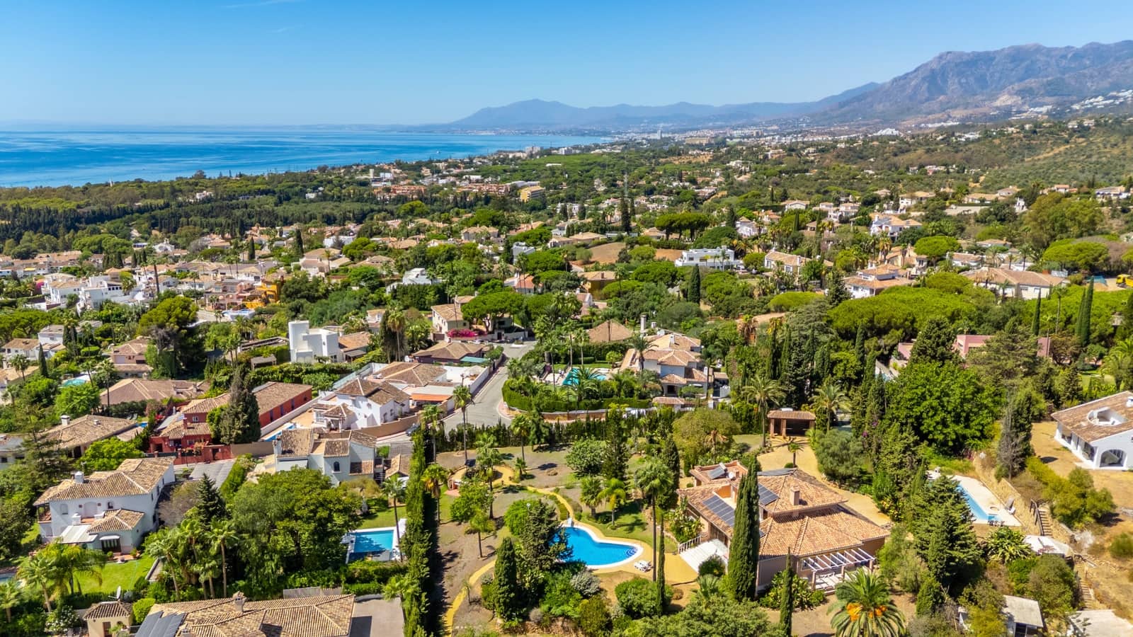 Chalet de 4 habitaciones en Marbella en venta con piscina garaje - 3.750.000 € (Ref: 9232844)