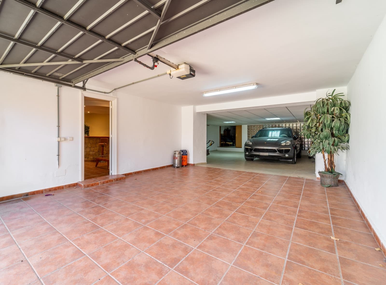 4 Zimmer Villa zu verkaufen in Marbella mit Pool Garage - 3.750.000 € (Ref: 9232844)