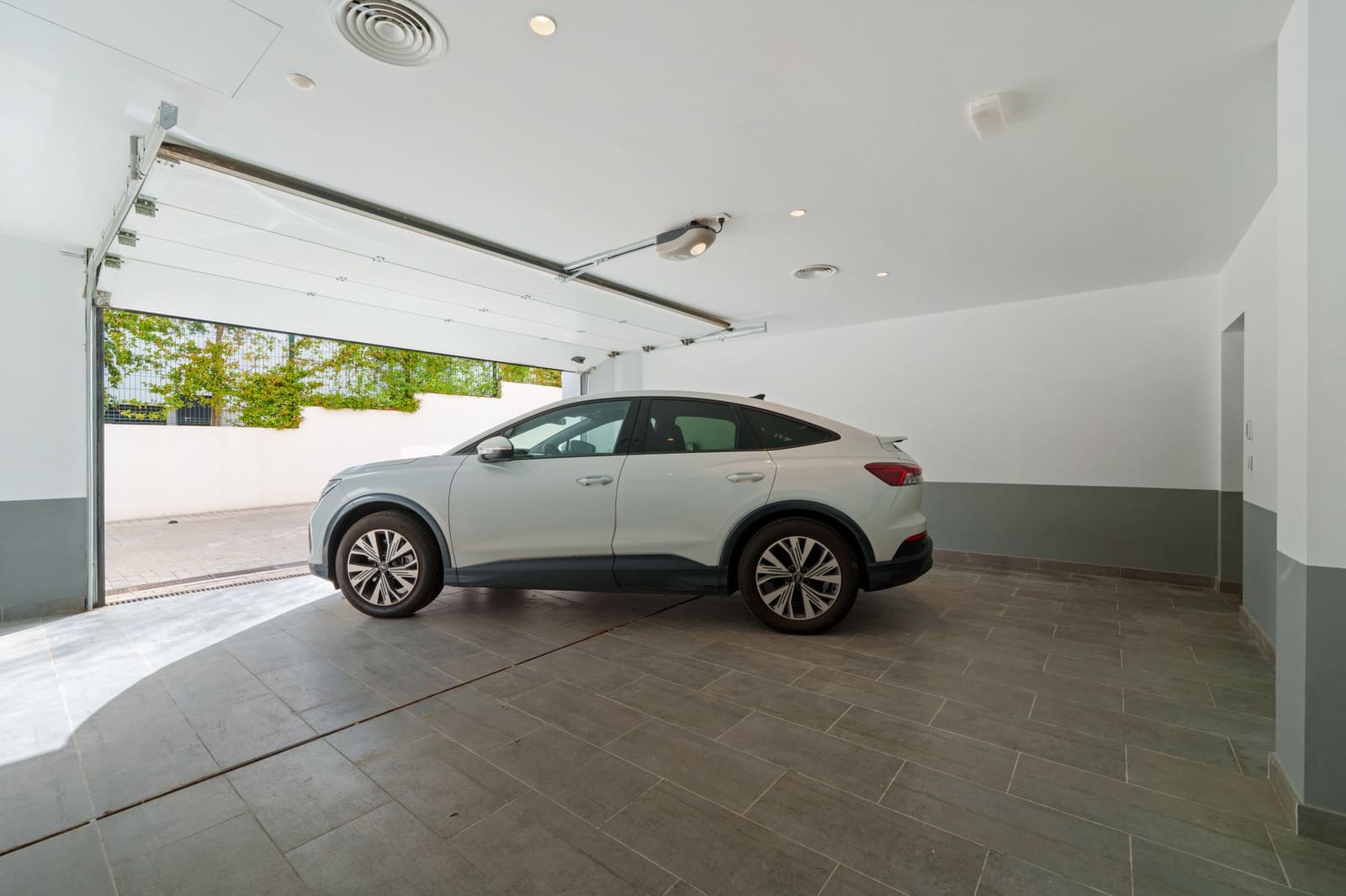 5 bedroom Villa for sale in Nueva Andalucia with pool garage - € 4,995,000 (Ref: 9262450)