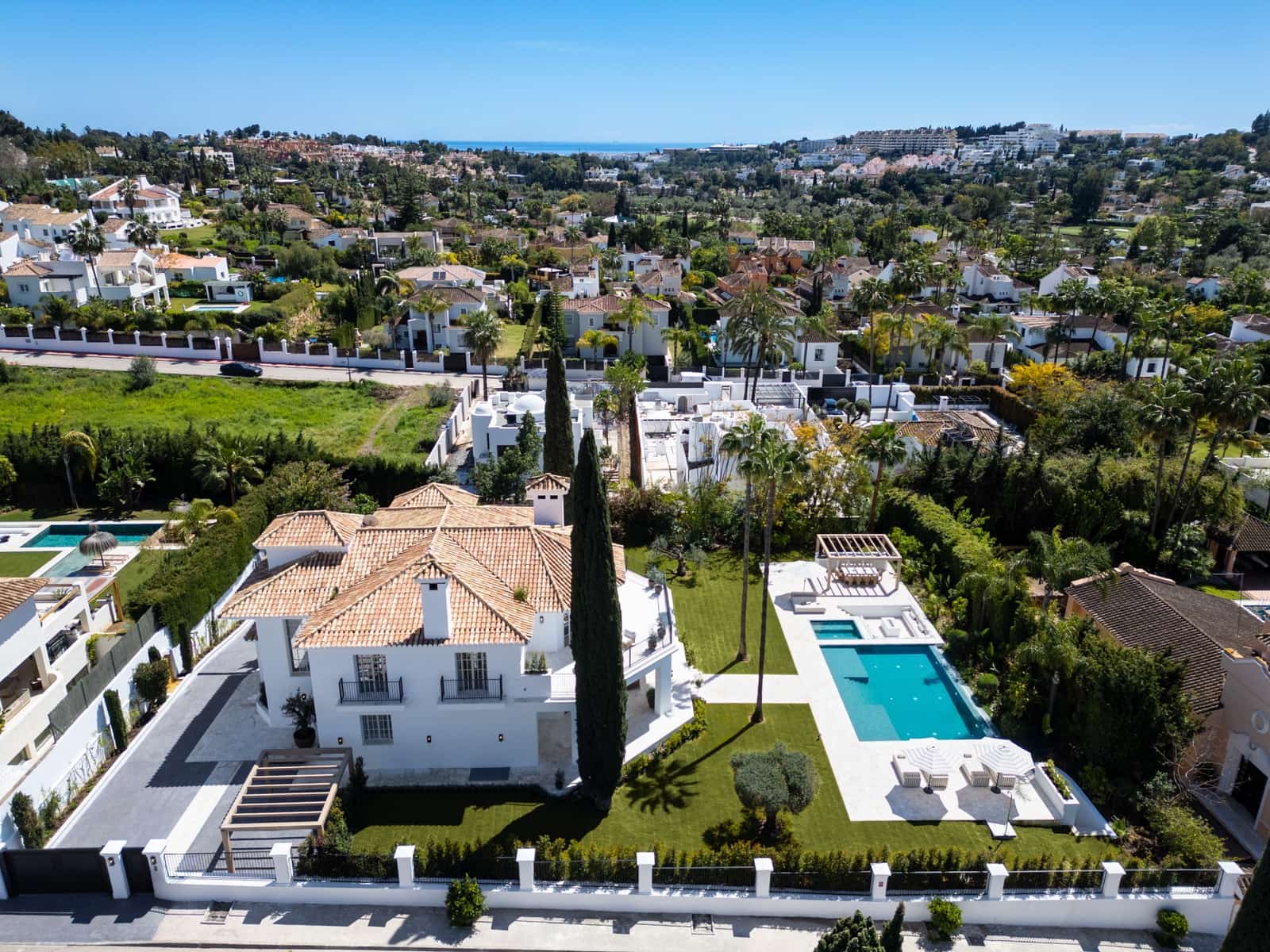 5 bedroom Villa for sale in Nueva Andalucia with pool garage - € 8,295,000 (Ref: 9269327)
