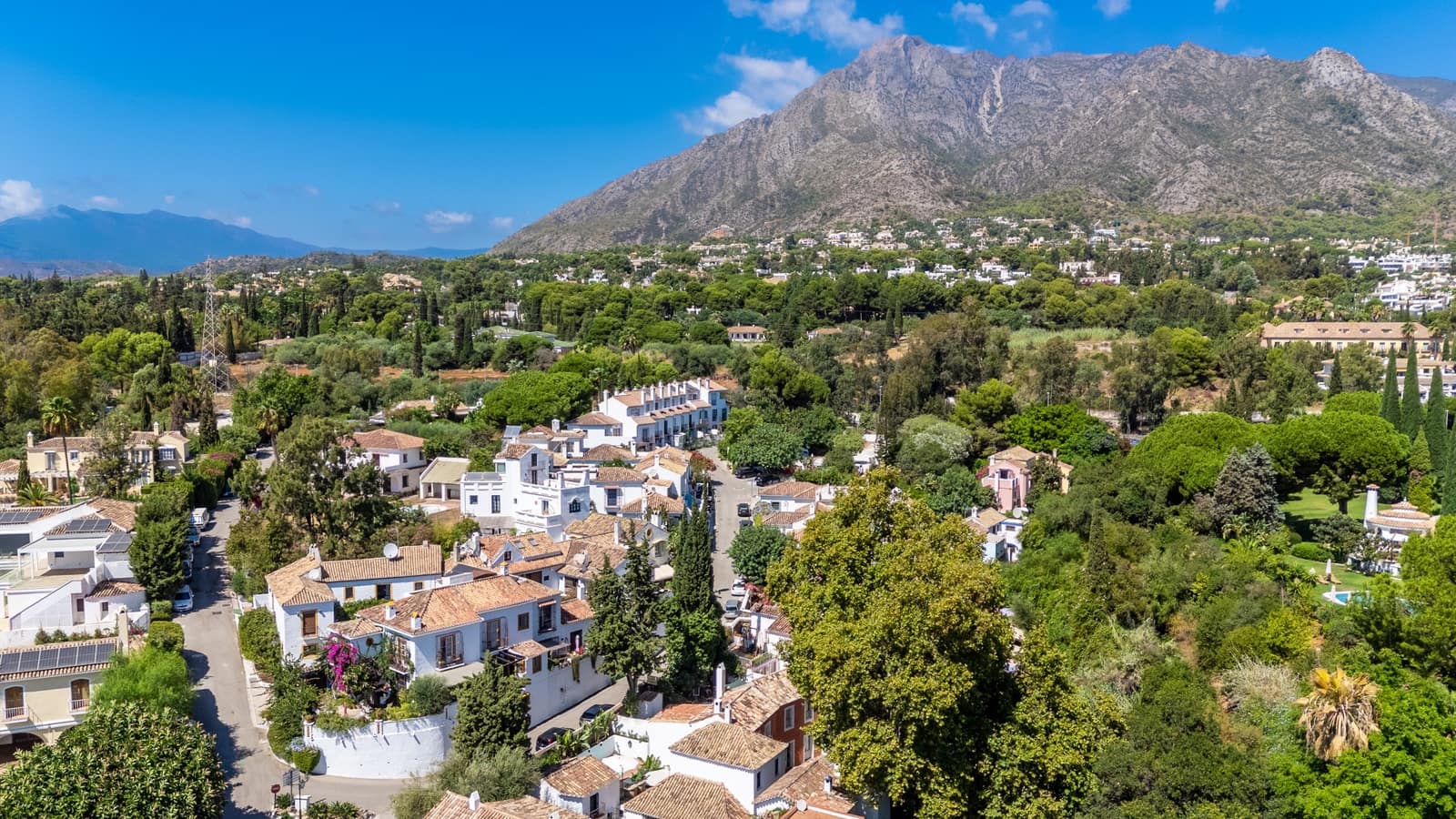 3 slaapkamer Halfvrijstaande villa te koop in Marbella met zwembad - € 1.100.000 (Ref: 9281190)
