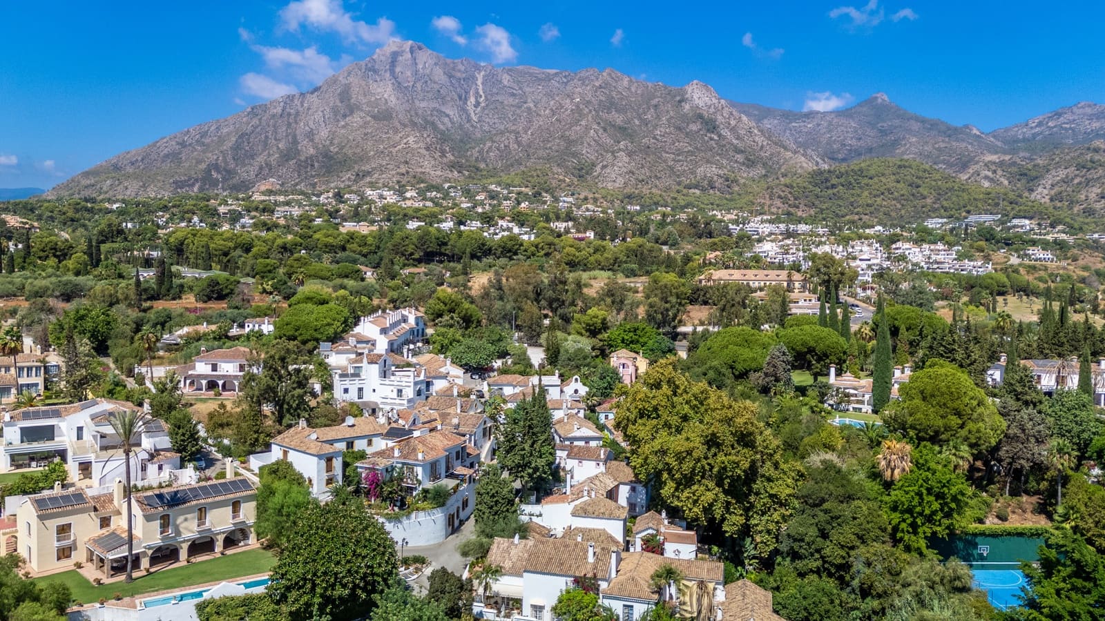 3 slaapkamer Halfvrijstaande villa te koop in Marbella met zwembad - € 1.100.000 (Ref: 9281190)