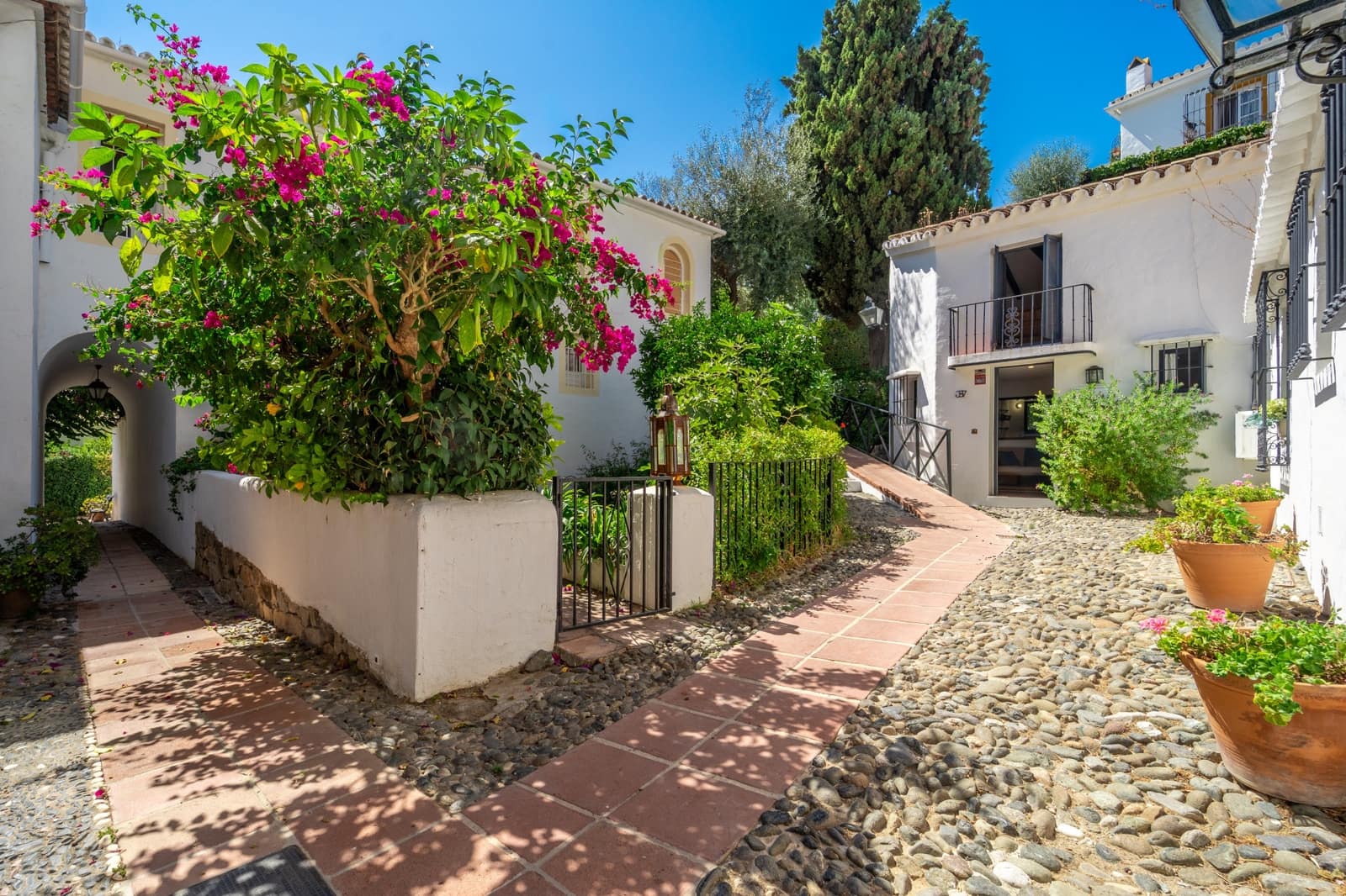 3 slaapkamer Halfvrijstaande villa te koop in Marbella met zwembad - € 1.100.000 (Ref: 9281190)