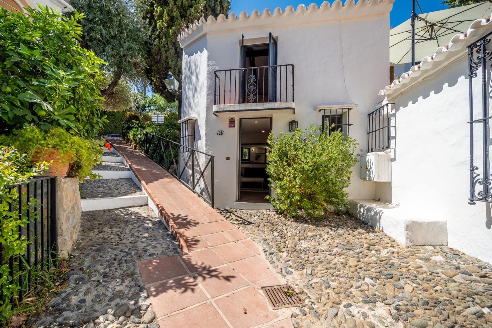 3 slaapkamer Halfvrijstaande villa te koop in Marbella met zwembad - € 1.100.000 (Ref: 9281190)
