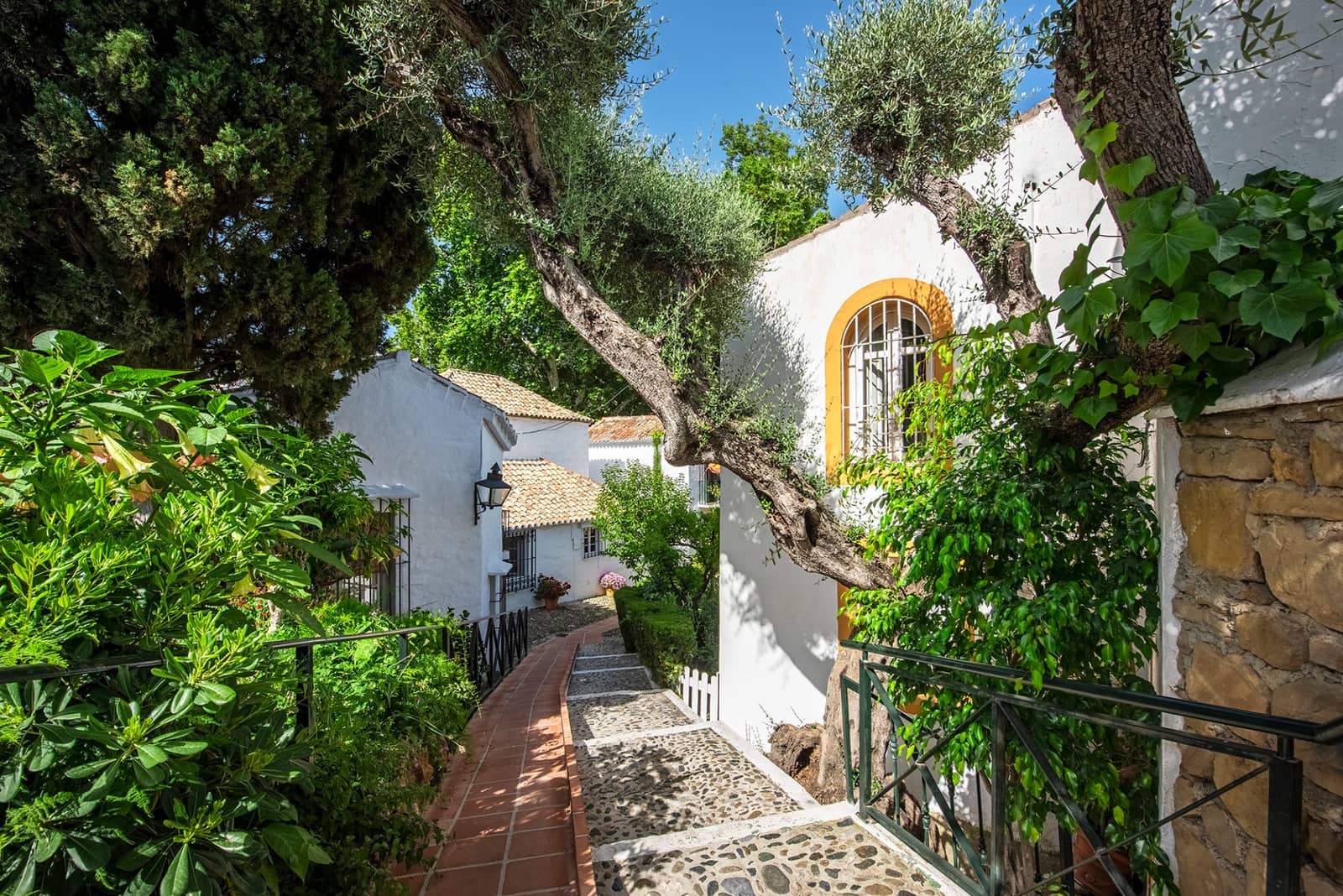 3 slaapkamer Halfvrijstaande villa te koop in Marbella met zwembad - € 1.100.000 (Ref: 9281190)