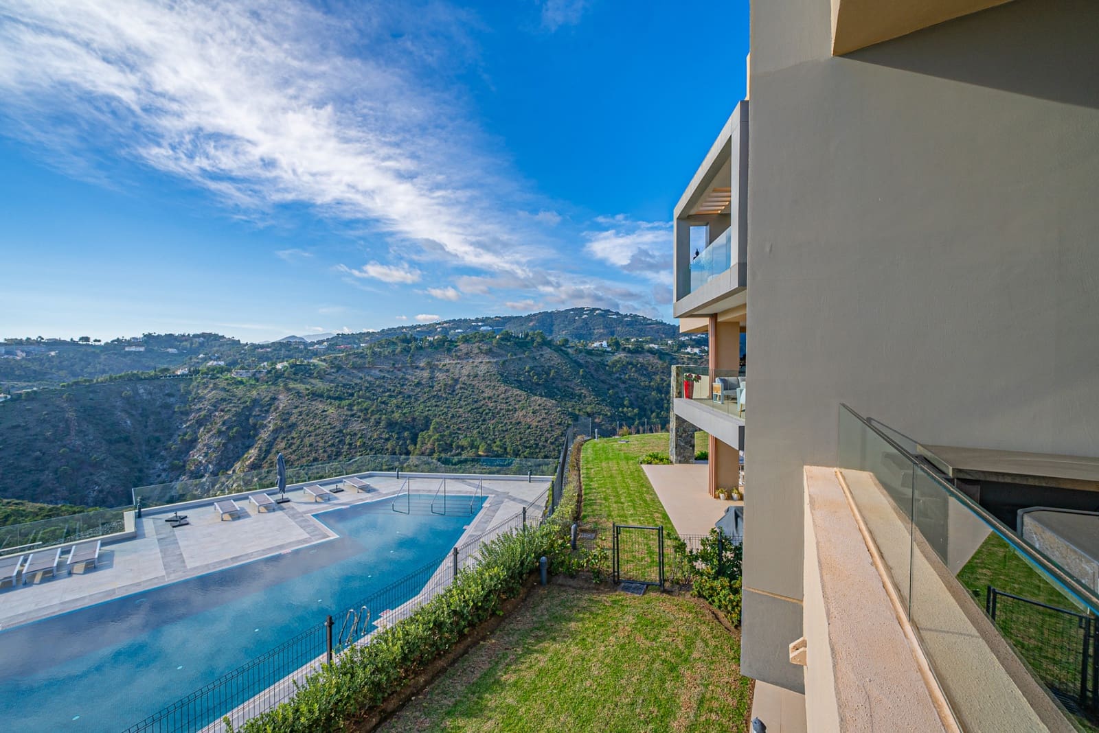 4 chambre Appartement à vendre à La Quinta avec piscine garage - 1 700 000 € (Ref: 9281191)