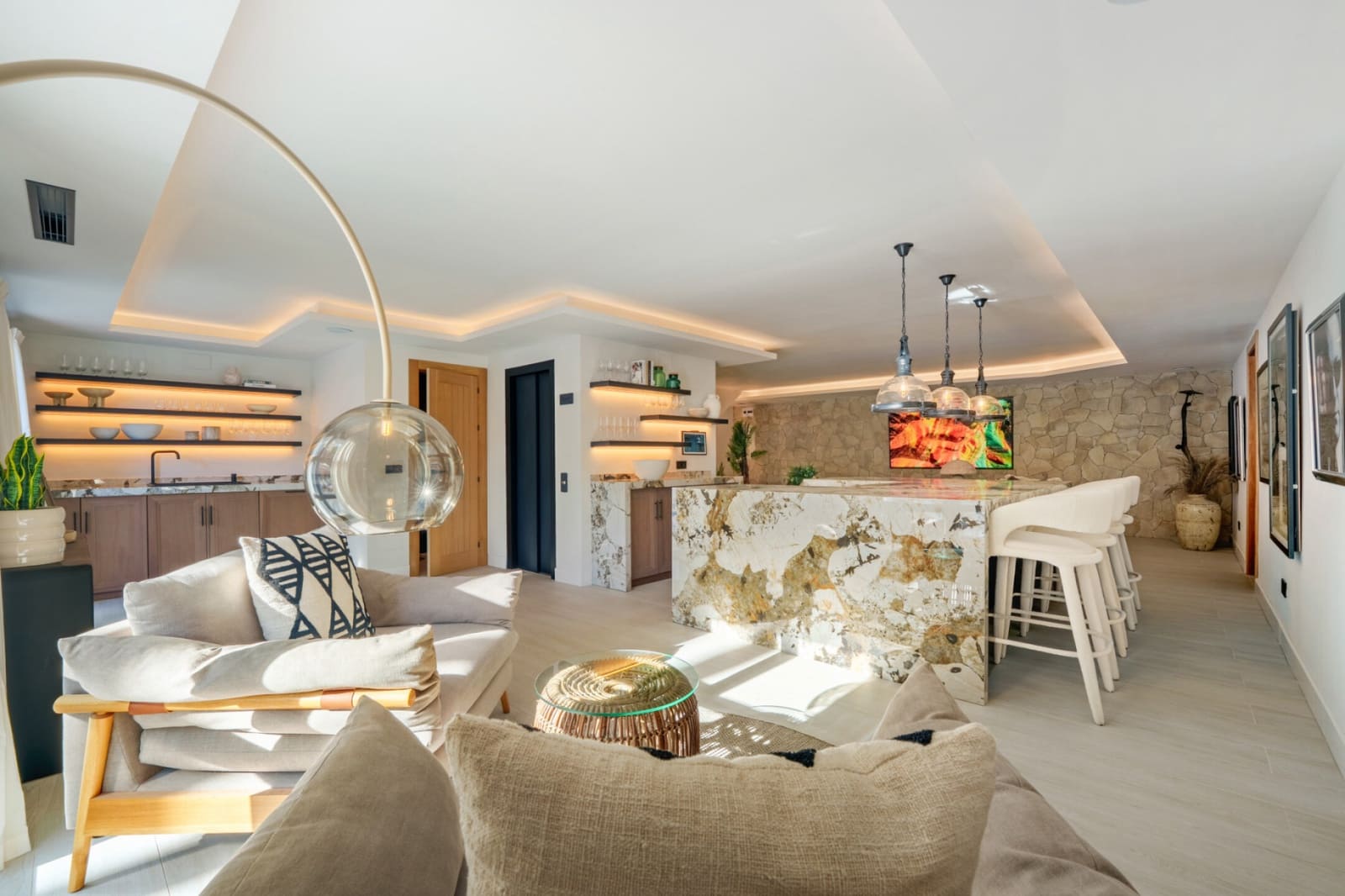 6 slaapkamer Villa te koop in Nueva Andalucia met zwembad garage - € 11.950.000 (Ref: 9285167)