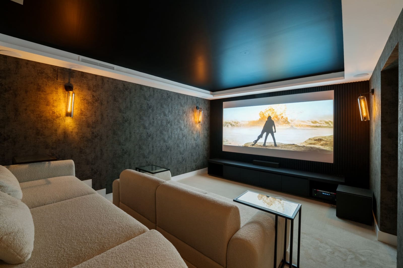 6 slaapkamer Villa te koop in Nueva Andalucia met zwembad garage - € 11.950.000 (Ref: 9285167)