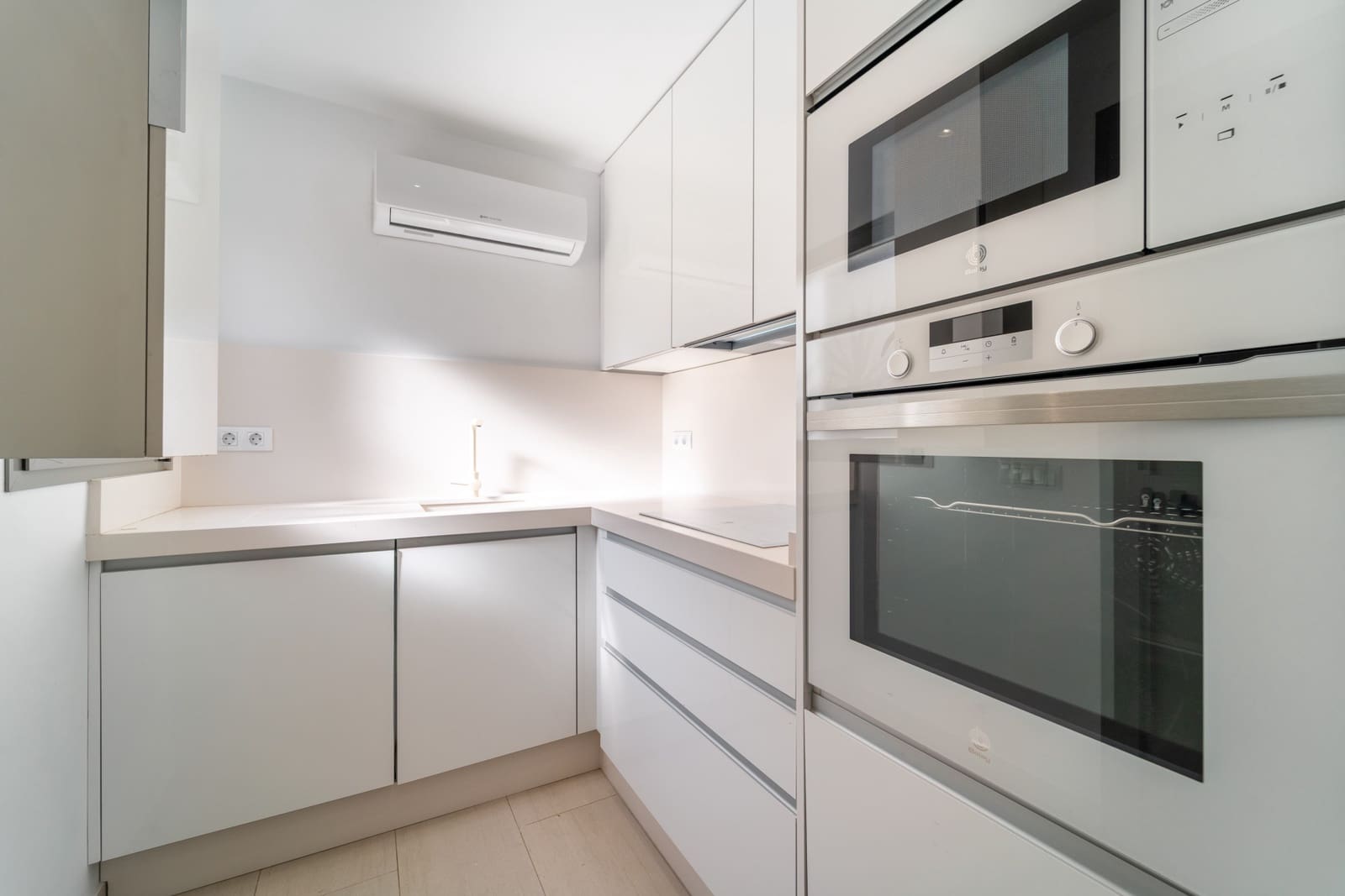 5 soveværelse Villa til leje i La Quinta med swimmingpool - € 10.500 (Ref: 9289641)