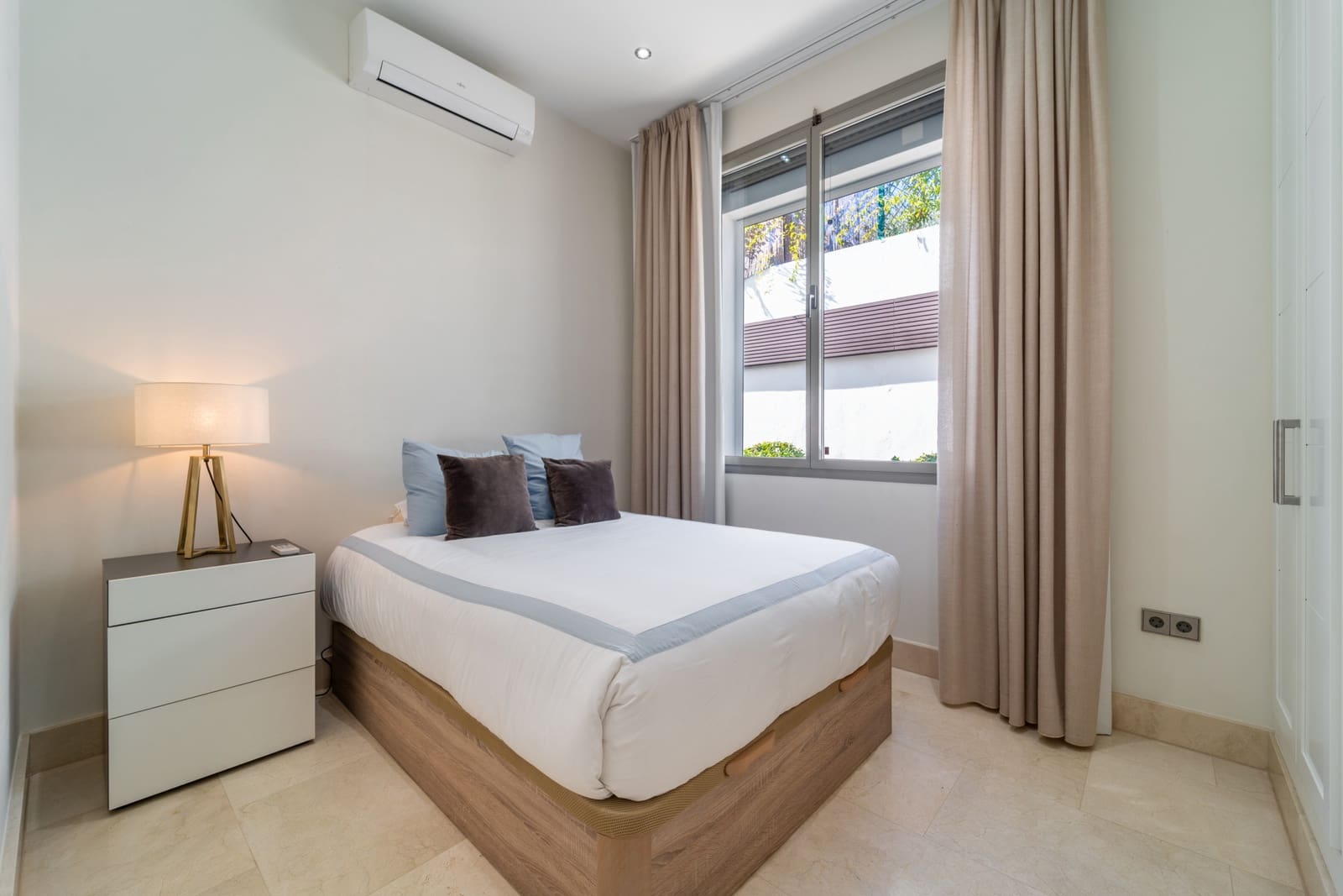 5 soveværelse Villa til leje i La Quinta med swimmingpool - € 10.500 (Ref: 9289641)