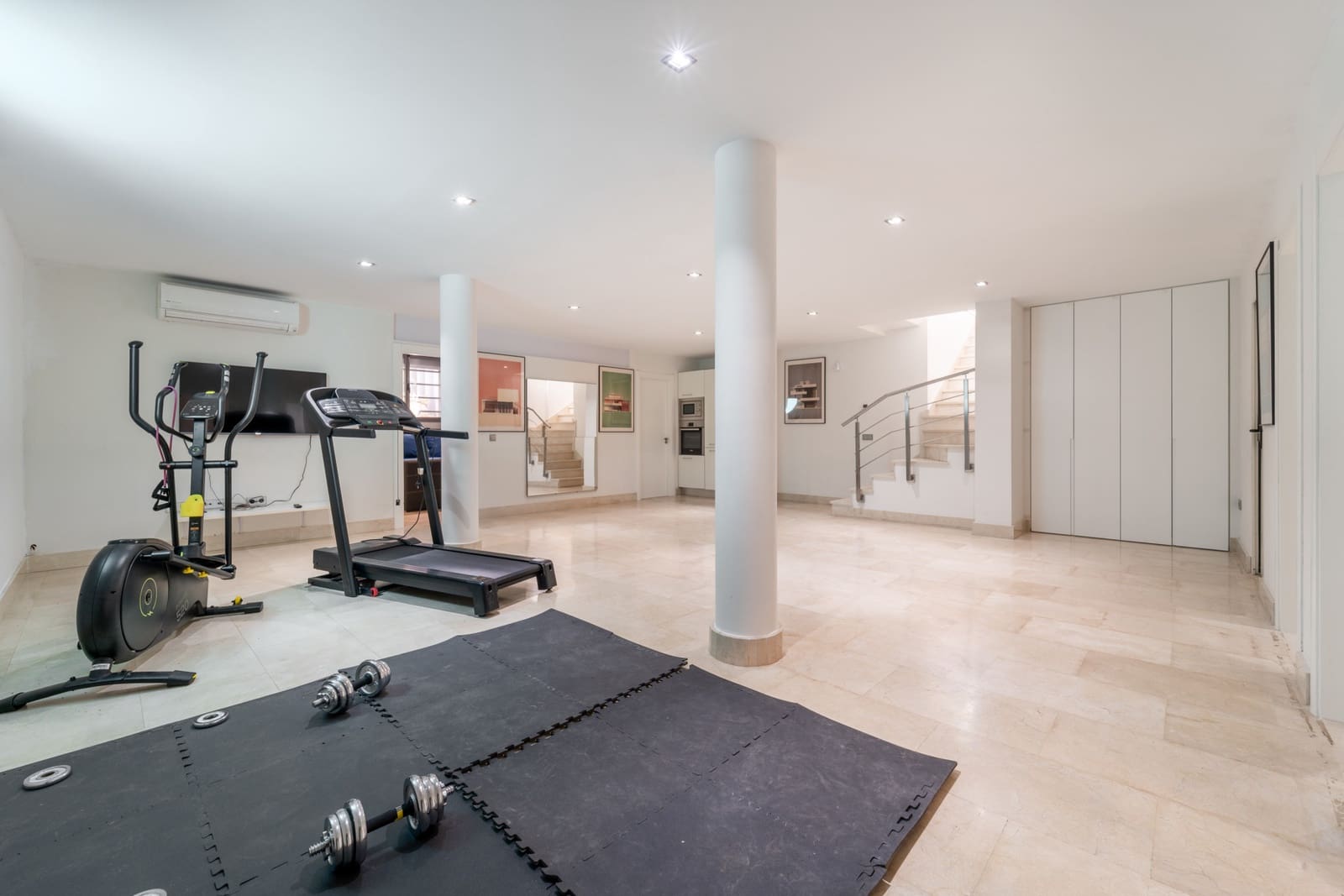 5 soveværelse Villa til leje i La Quinta med swimmingpool - € 10.500 (Ref: 9289641)