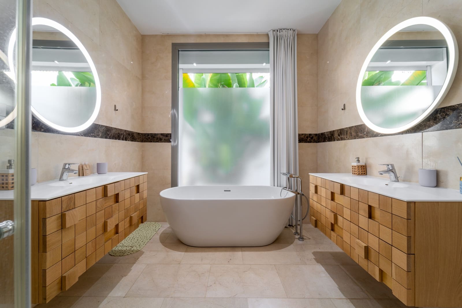 5 soveværelse Villa til leje i La Quinta med swimmingpool - € 10.500 (Ref: 9289641)