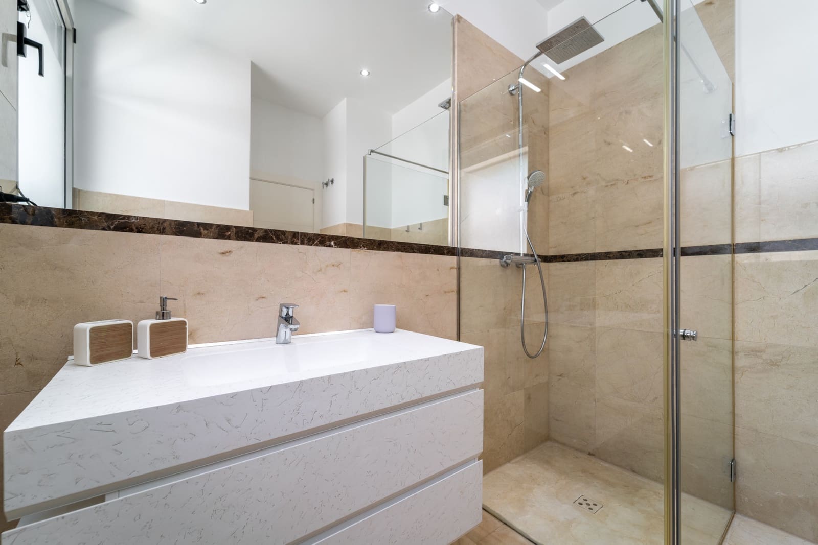 5 soveværelse Villa til leje i La Quinta med swimmingpool - € 10.500 (Ref: 9289641)