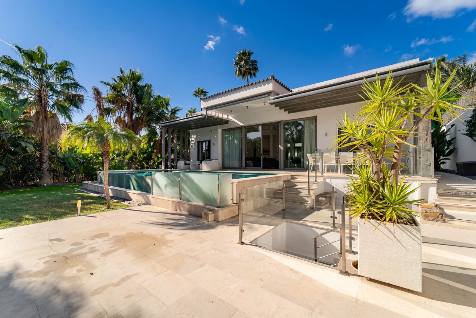 5 soveværelse Villa til leje i La Quinta med swimmingpool - € 10.500 (Ref: 9289641)