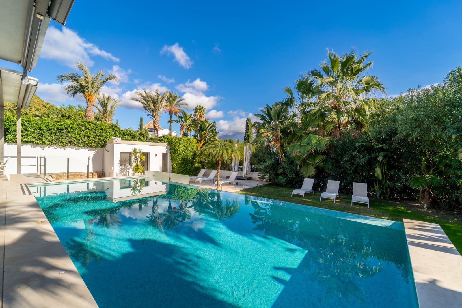 5 soveværelse Villa til leje i La Quinta med swimmingpool - € 10.500 (Ref: 9289641)