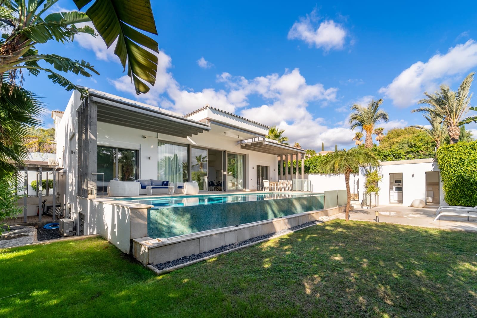 5 soveværelse Villa til leje i La Quinta med swimmingpool - € 10.500 (Ref: 9289641)