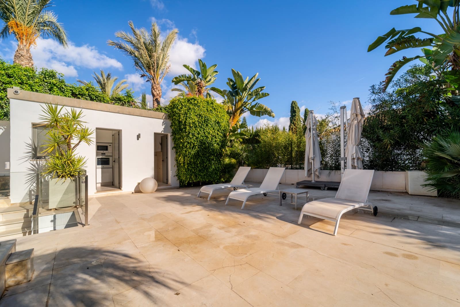 5 soveværelse Villa til leje i La Quinta med swimmingpool - € 10.500 (Ref: 9289641)