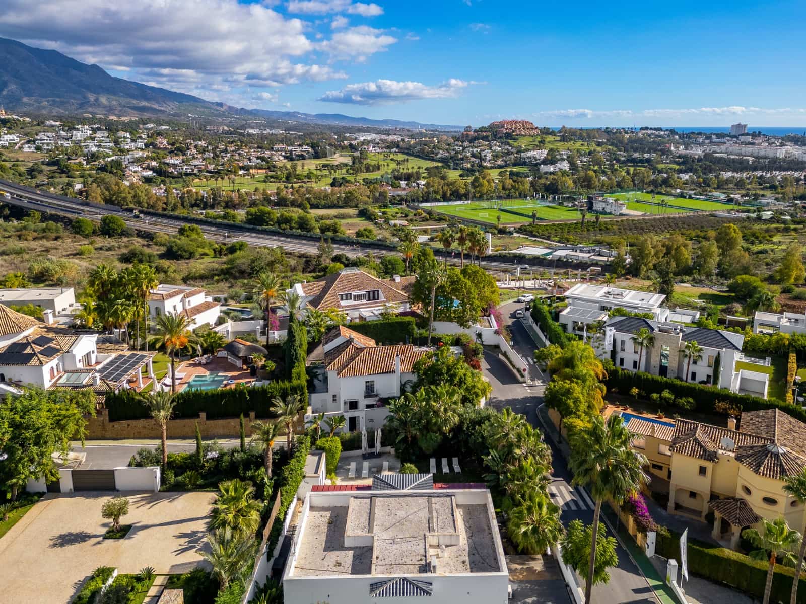 5 soveværelse Villa til leje i La Quinta med swimmingpool - € 10.500 (Ref: 9289641)