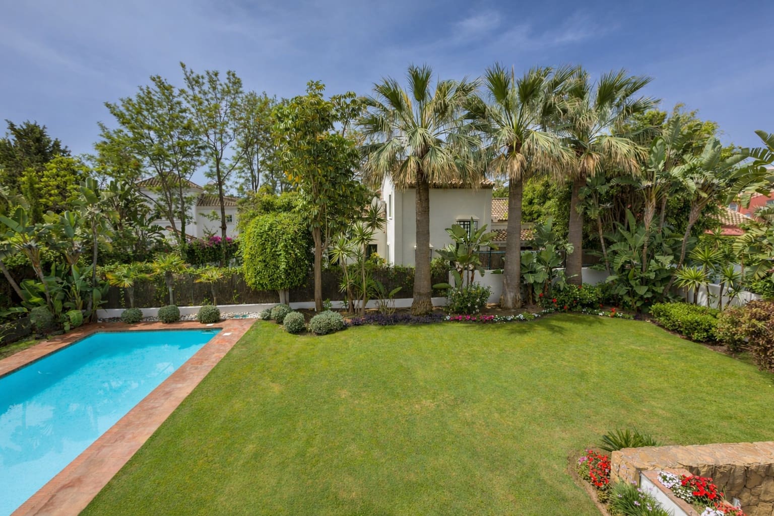 6 bedroom Villa for rent in Guadalmina with pool garage - € 12,500 (Ref: 9289642)