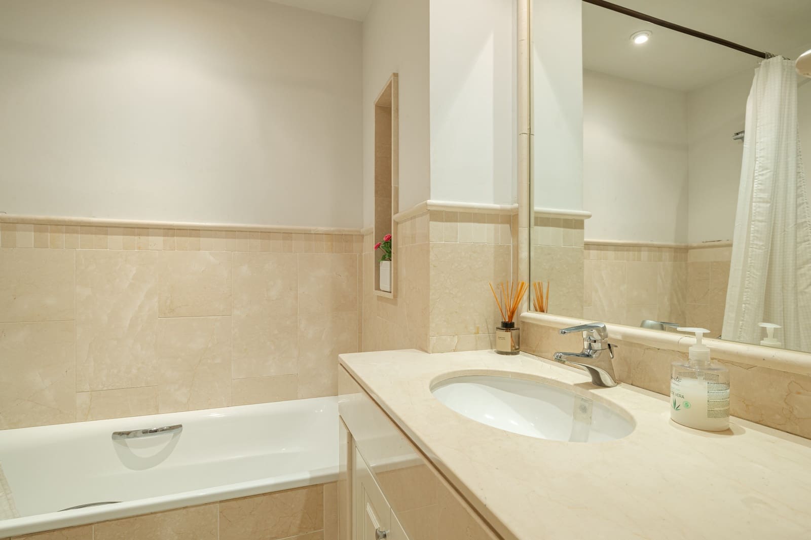 6 bedroom Villa for rent in Guadalmina with pool garage - € 12,500 (Ref: 9289642)