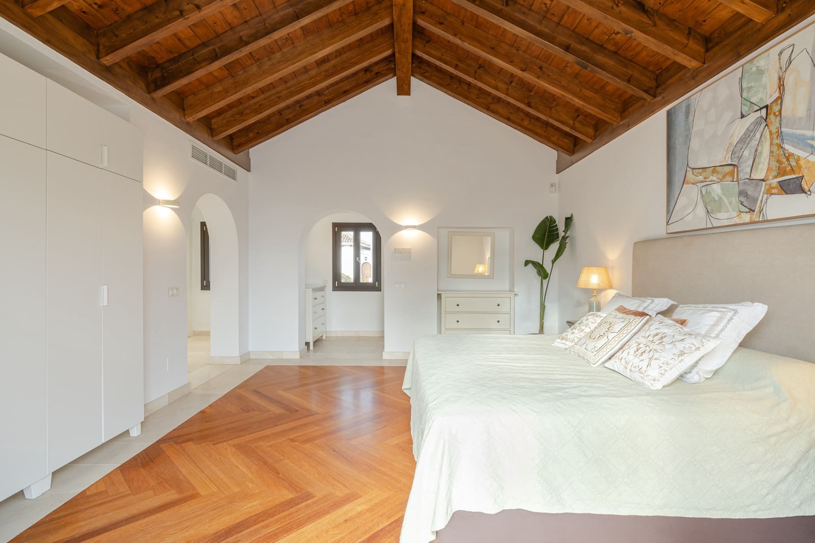 6 bedroom Villa for rent in Guadalmina with pool garage - € 12,500 (Ref: 9289642)