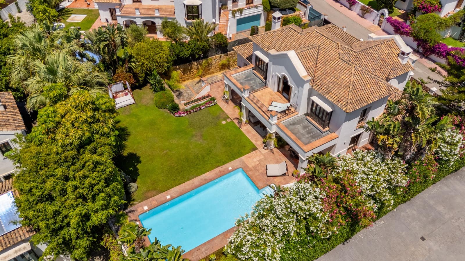 6 bedroom Villa for rent in Guadalmina with pool garage - € 12,500 (Ref: 9289642)