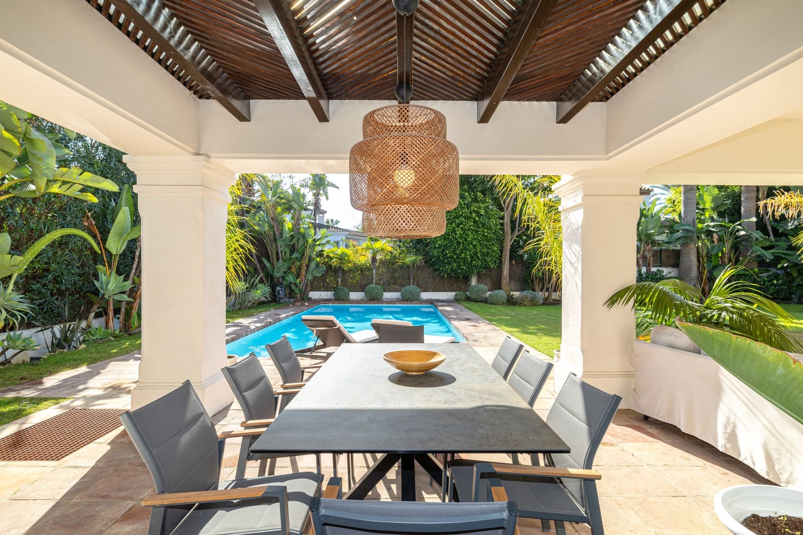 6 bedroom Villa for rent in Guadalmina with pool garage - € 12,500 (Ref: 9289642)
