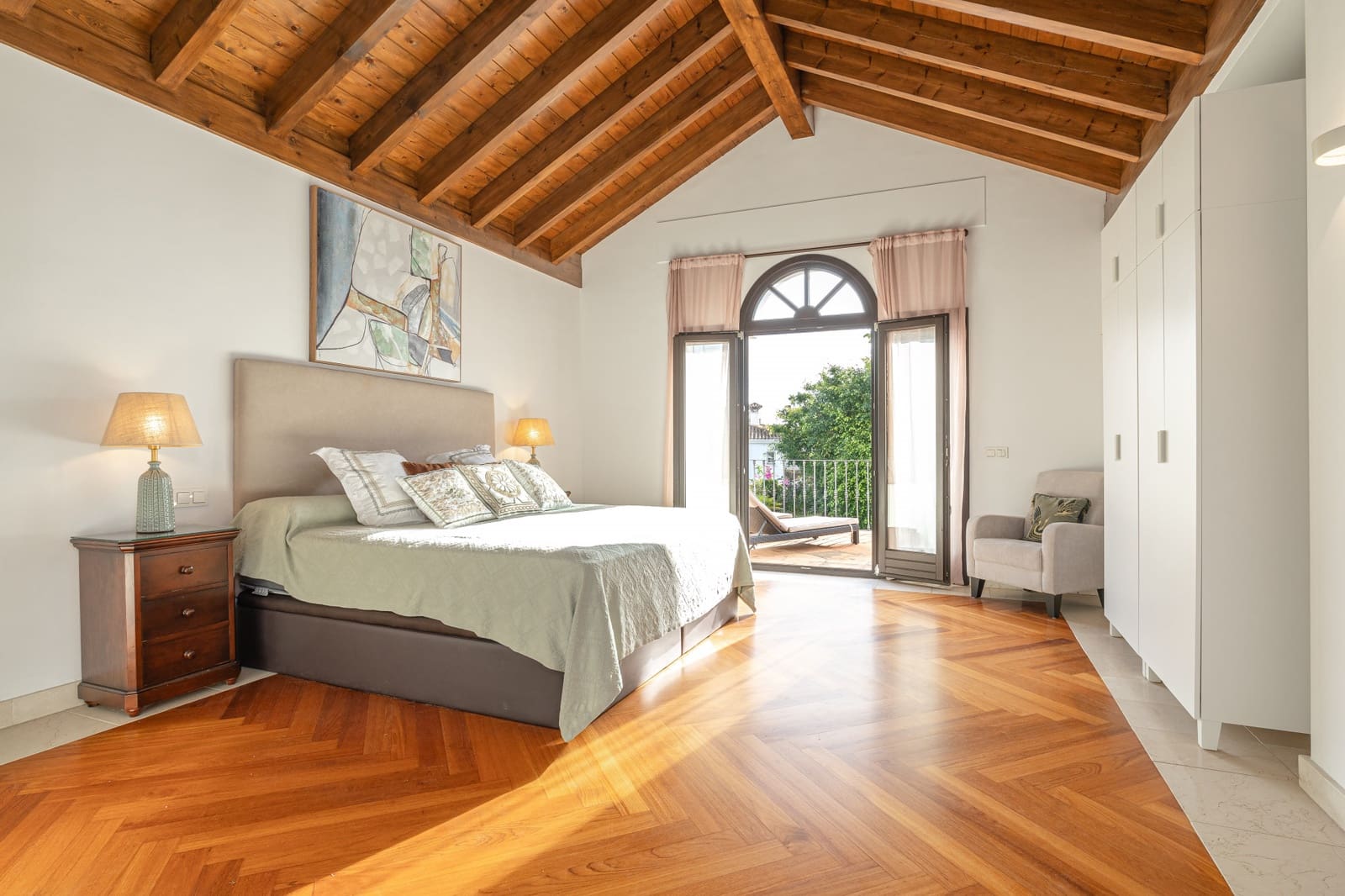 6 bedroom Villa for rent in Guadalmina with pool garage - € 12,500 (Ref: 9289642)