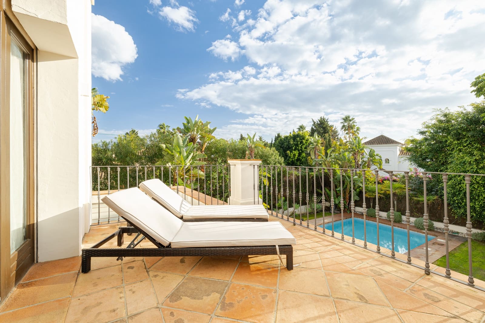 6 bedroom Villa for rent in Guadalmina with pool garage - € 12,500 (Ref: 9289642)