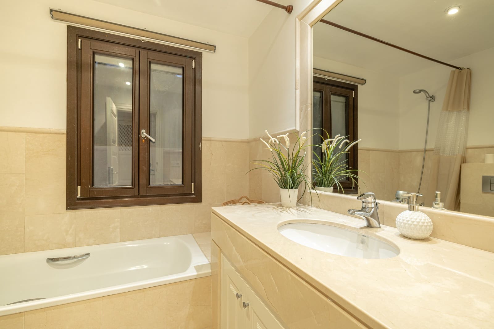 6 bedroom Villa for rent in Guadalmina with pool garage - € 12,500 (Ref: 9289642)