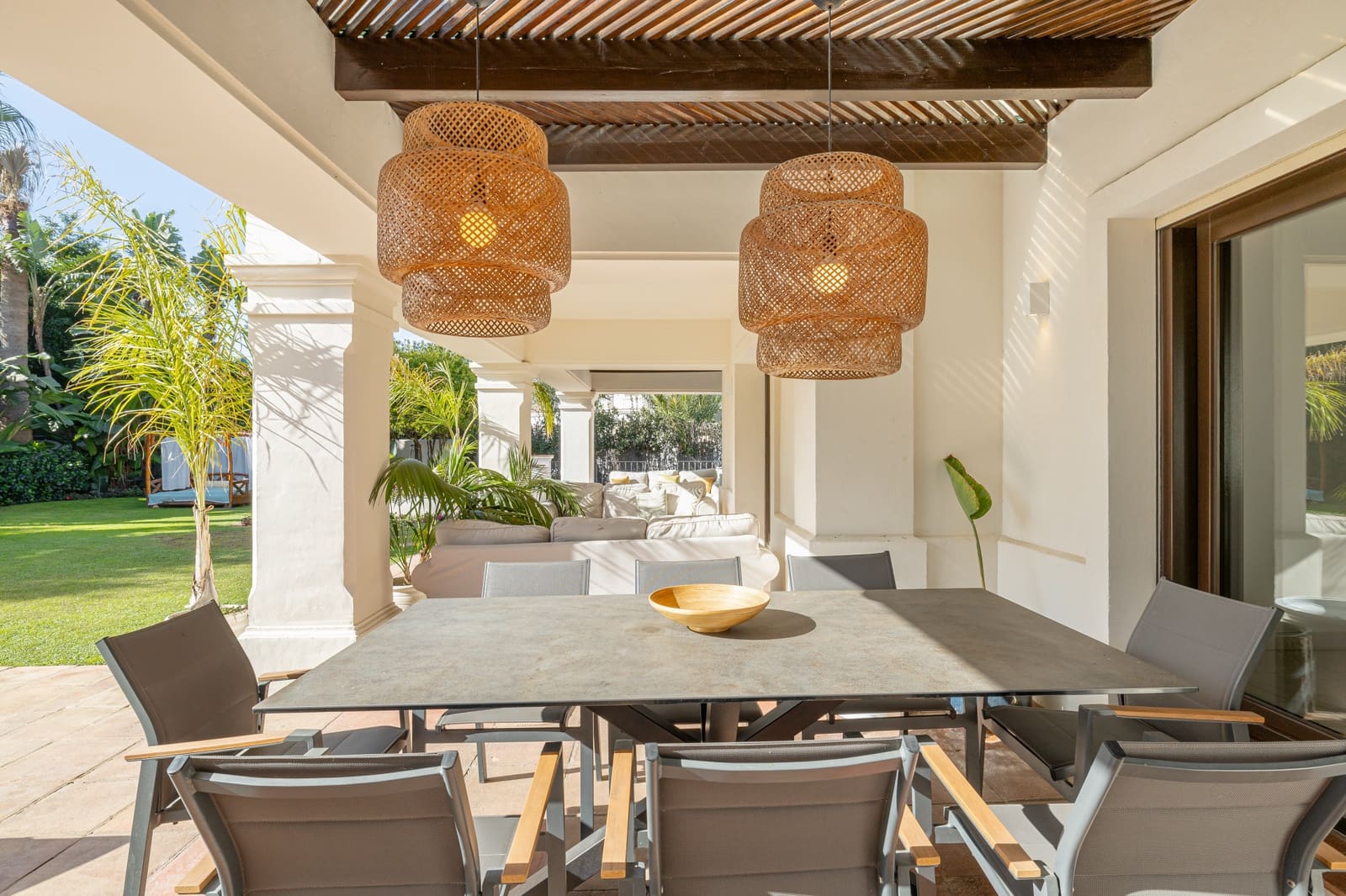 6 bedroom Villa for rent in Guadalmina with pool garage - € 12,500 (Ref: 9289642)