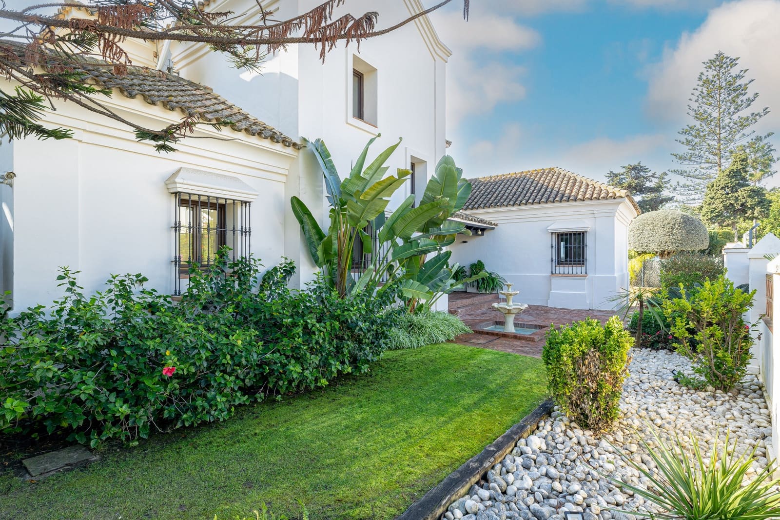 6 bedroom Villa for rent in Guadalmina with pool garage - € 12,500 (Ref: 9289642)