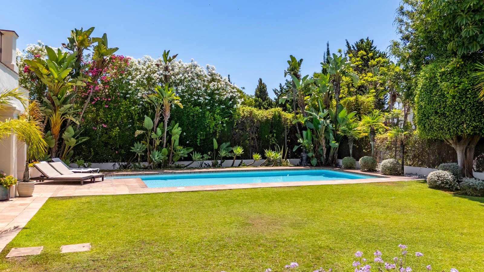 6 bedroom Villa for rent in Guadalmina with pool garage - € 12,500 (Ref: 9289642)