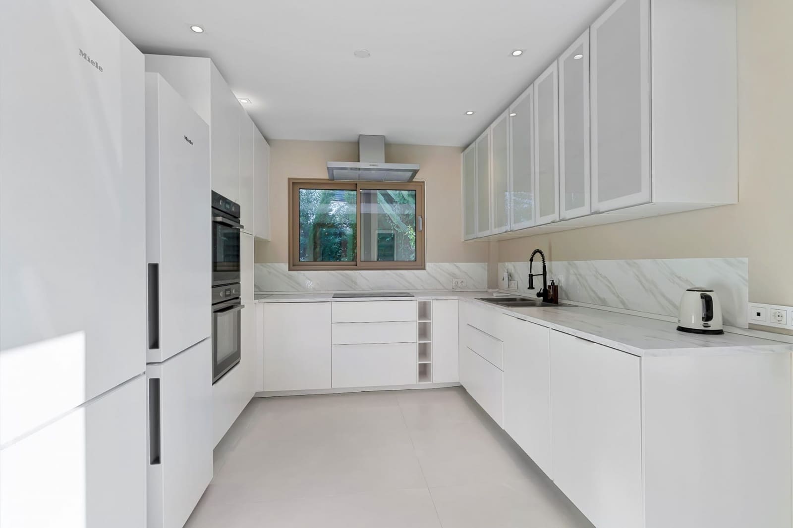 6 sypialnia Willa na sprzedaż w Guadalmina z basenem garażem - 9 500 000 € (Ref: 9294330)