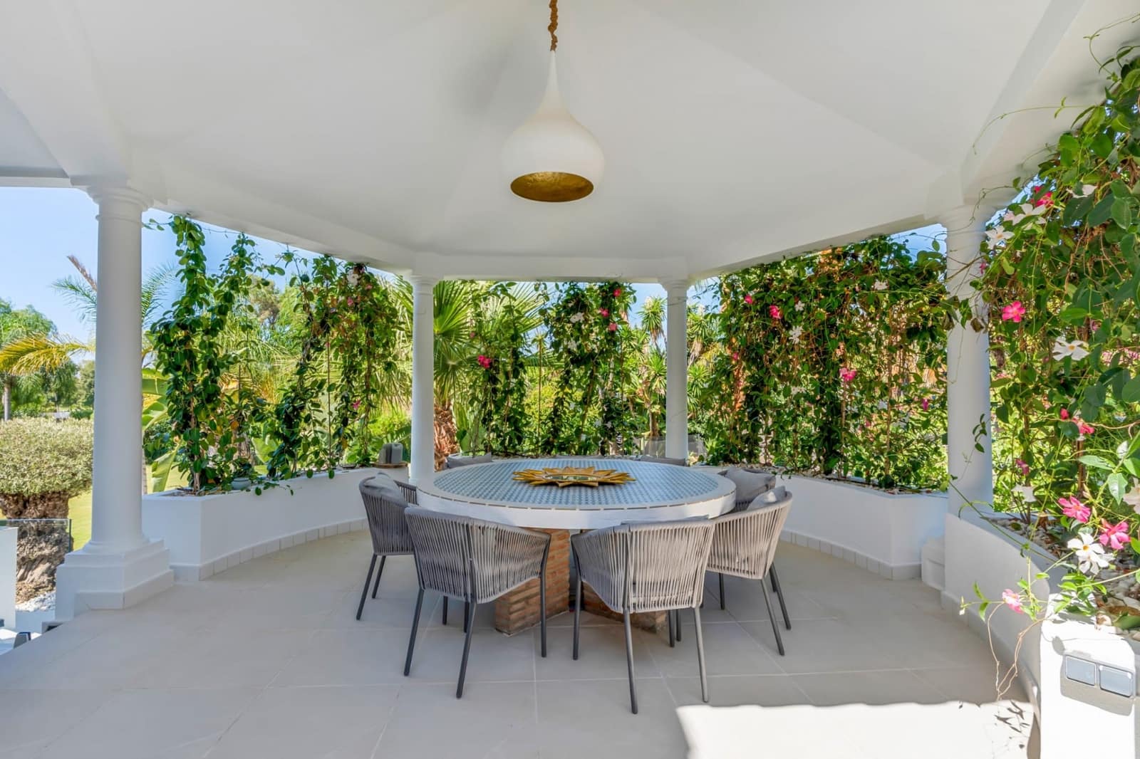 6 sypialnia Willa na sprzedaż w Guadalmina z basenem garażem - 9 500 000 € (Ref: 9294330)