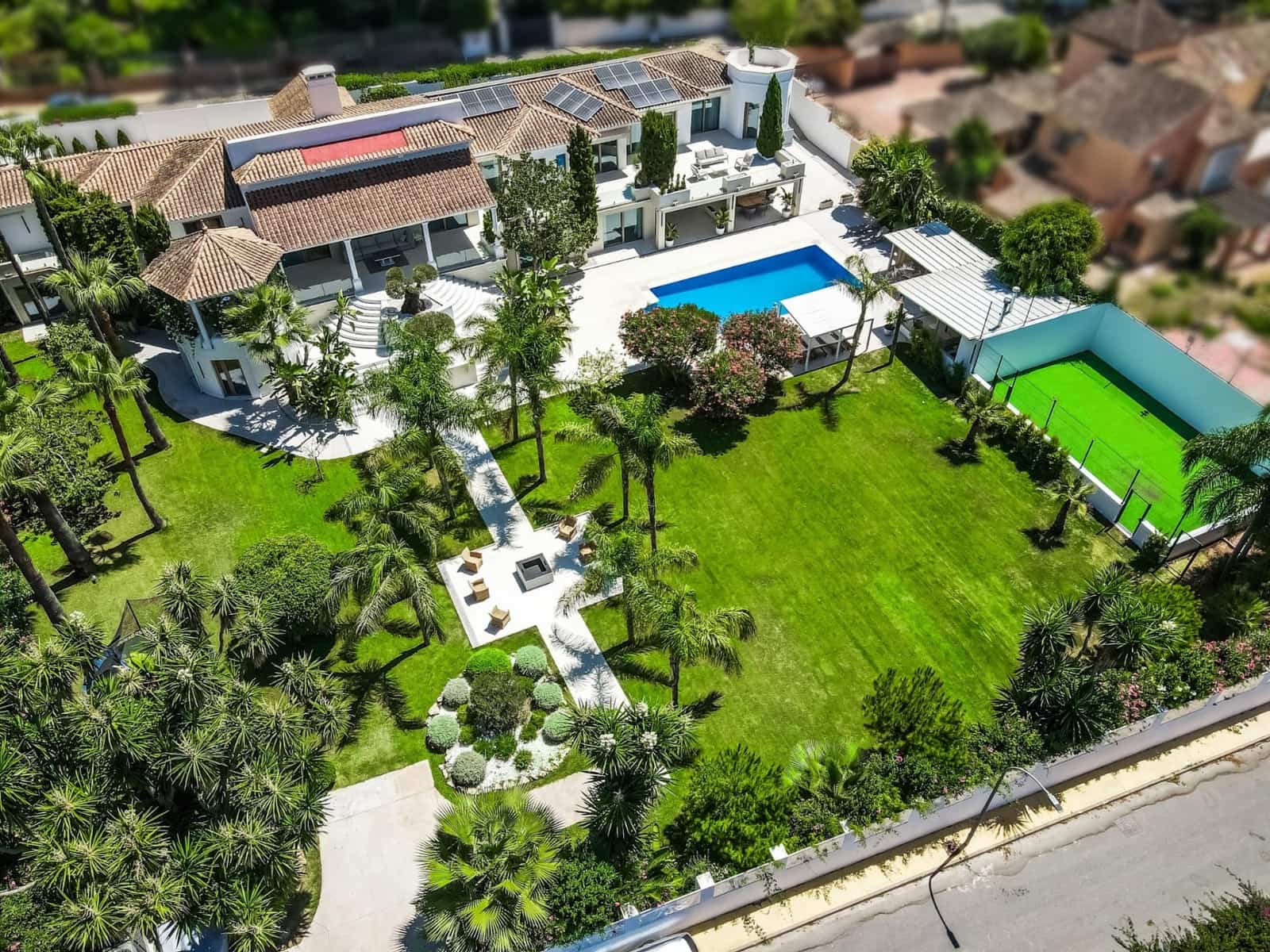 6 bedroom Villa for sale in Guadalmina with pool garage - € 8,950,000 (Ref: 9294330)