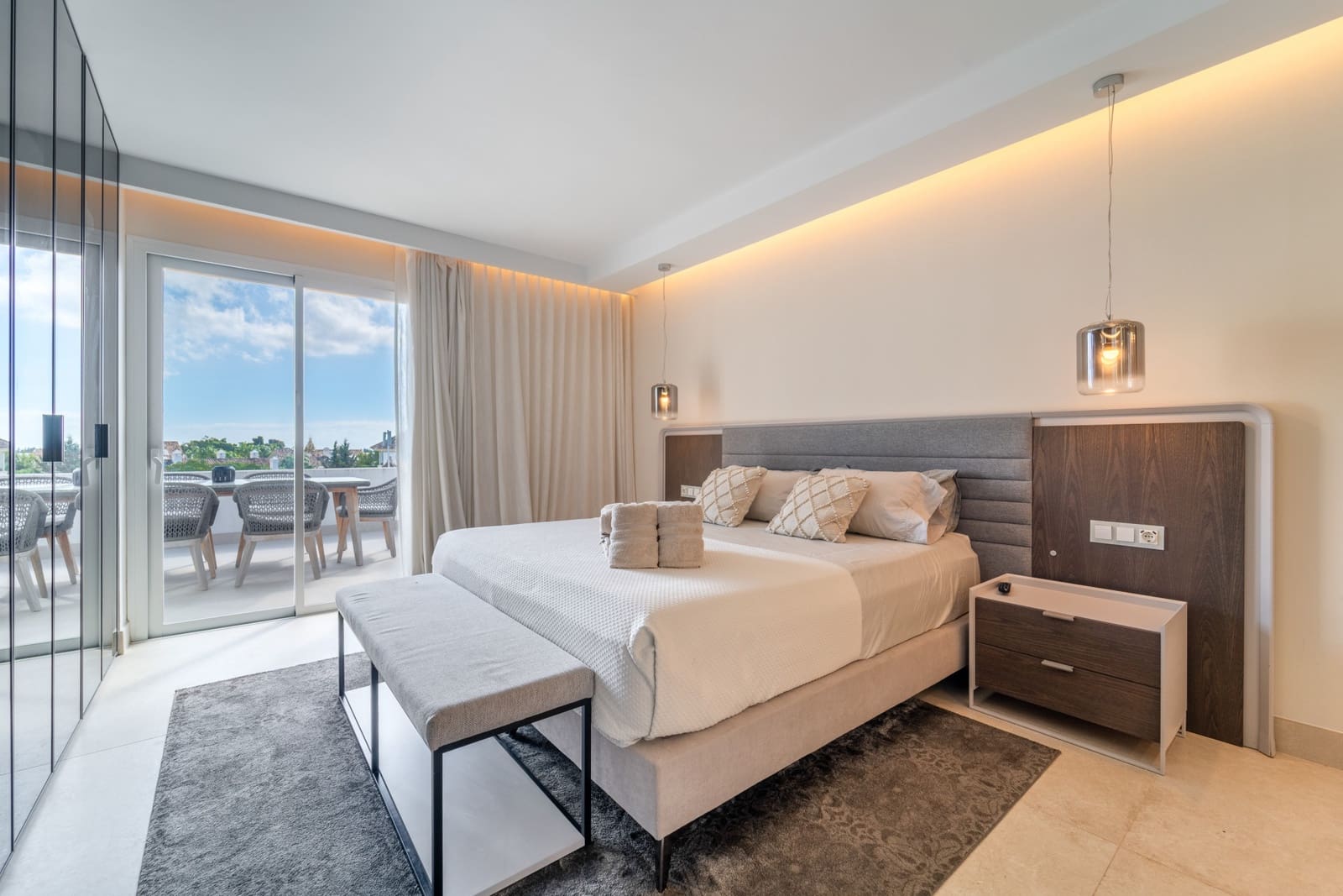 3 sypialnia Apartament do wynajęcia w Marbella z basenem garażem - 9 200 € (Ref: 9296392)