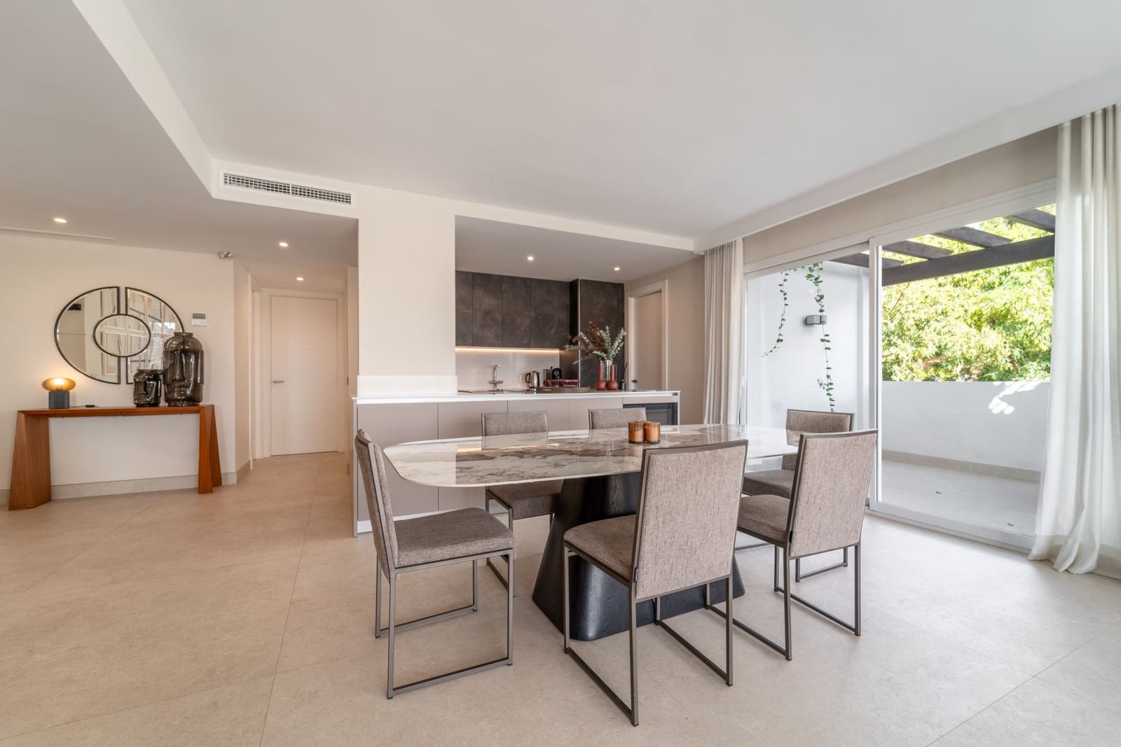 3 sypialnia Apartament do wynajęcia w Marbella z basenem garażem - 9 200 € (Ref: 9296392)