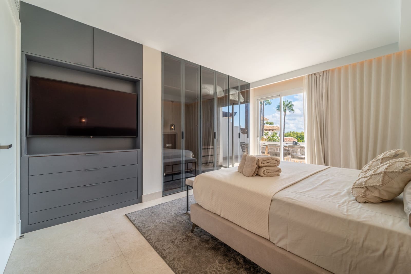 3 sypialnia Apartament do wynajęcia w Marbella z basenem garażem - 9 200 € (Ref: 9296392)