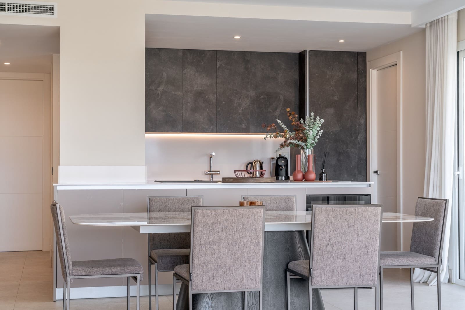 3 sypialnia Apartament do wynajęcia w Marbella z basenem garażem - 9 200 € (Ref: 9296392)