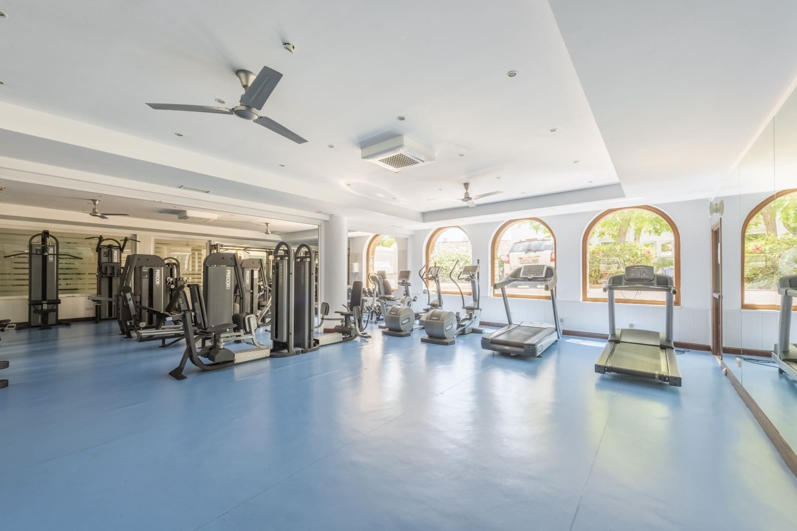 3 sypialnia Apartament do wynajęcia w Marbella z basenem garażem - 9 200 € (Ref: 9296392)