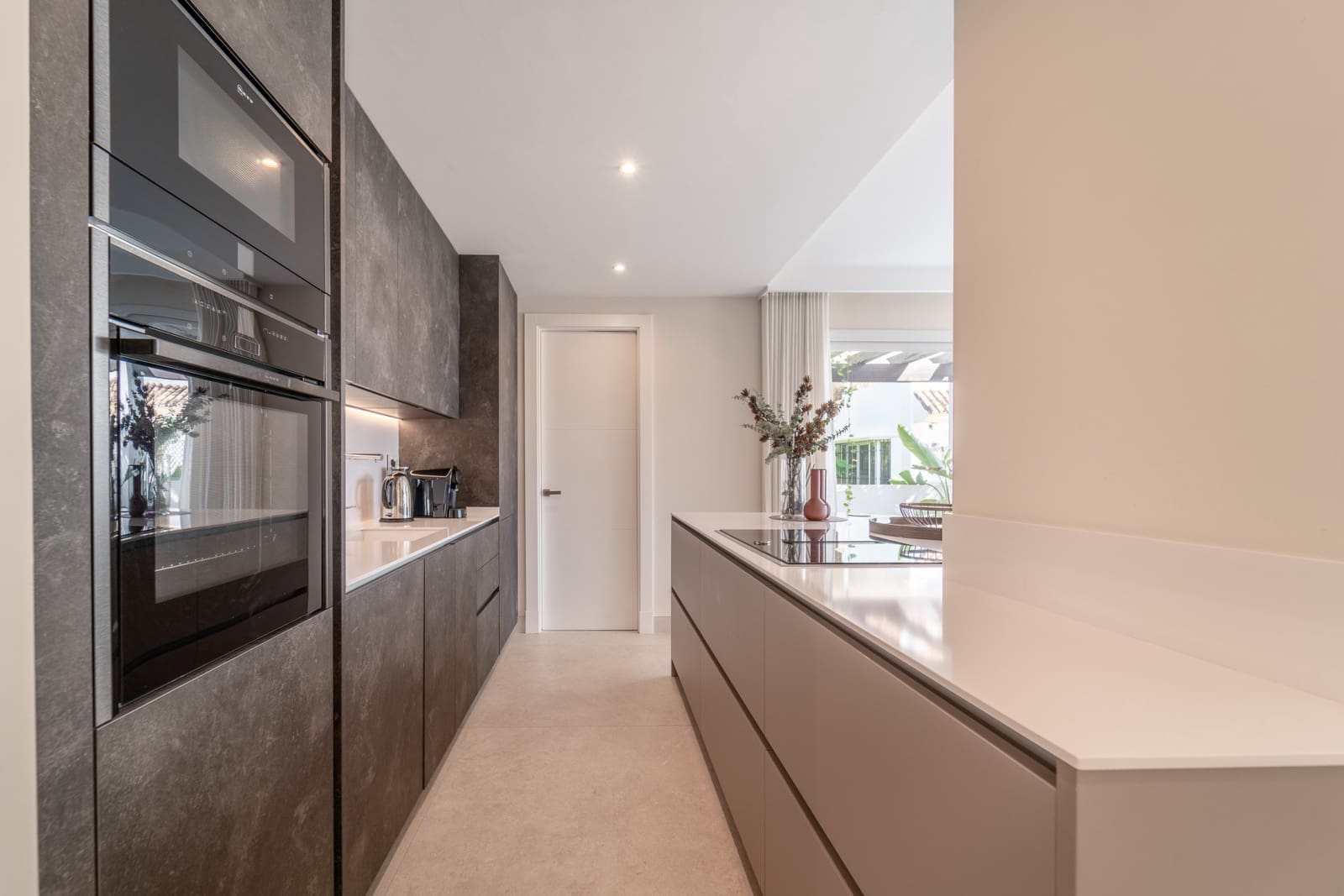 3 sypialnia Apartament do wynajęcia w Marbella z basenem garażem - 9 200 € (Ref: 9296392)