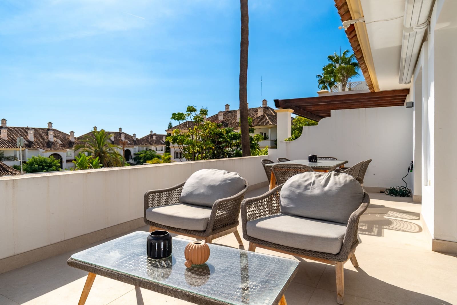 3 sypialnia Apartament do wynajęcia w Marbella z basenem garażem - 9 200 € (Ref: 9296392)